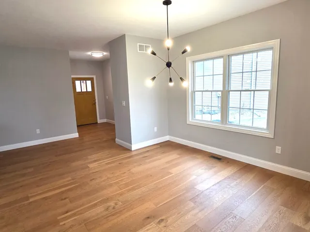 $389,900 | 3 Saint Ivans Circle, Bloomington, IL 61705