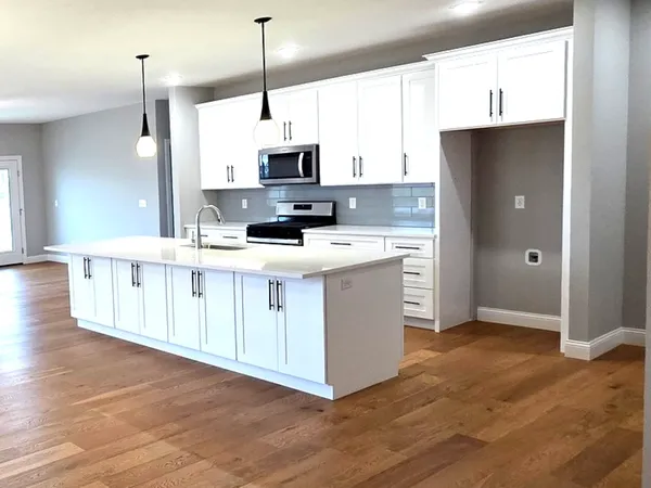 $389,900 | 3 Saint Ivans Circle, Bloomington, IL 61705