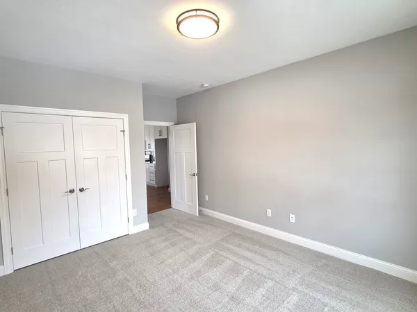 $389,900 | 3 Saint Ivans Circle, Bloomington, IL 61705