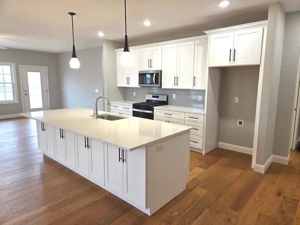 $389,900 | 3 Saint Ivans Circle, Bloomington, IL 61705