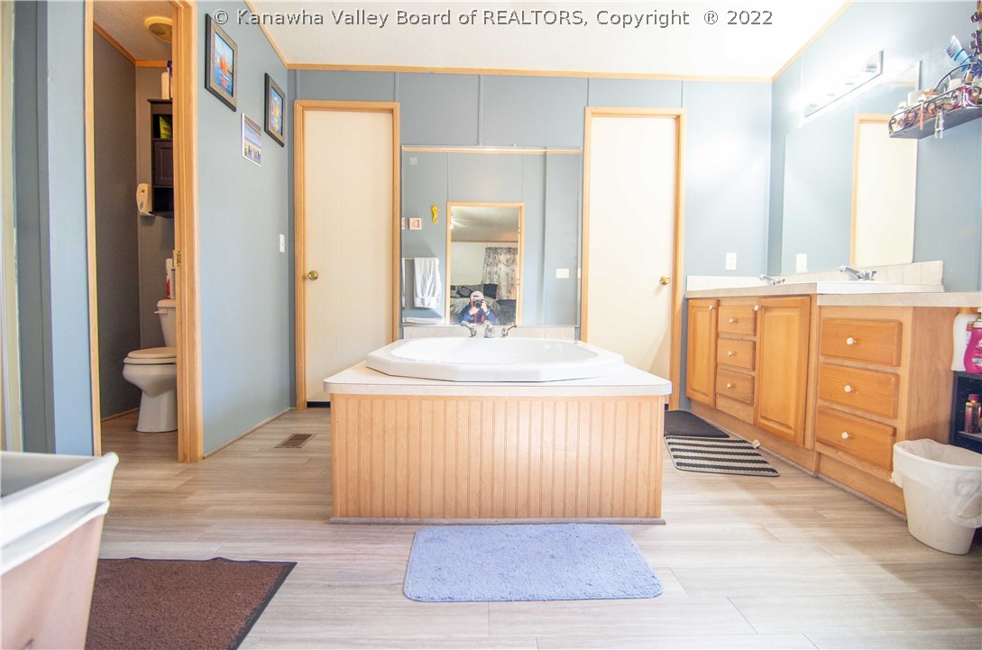 1053 Hedrick Road Scott Depot, WV 25560 - Photo 9 of 26 Gallery Image 9