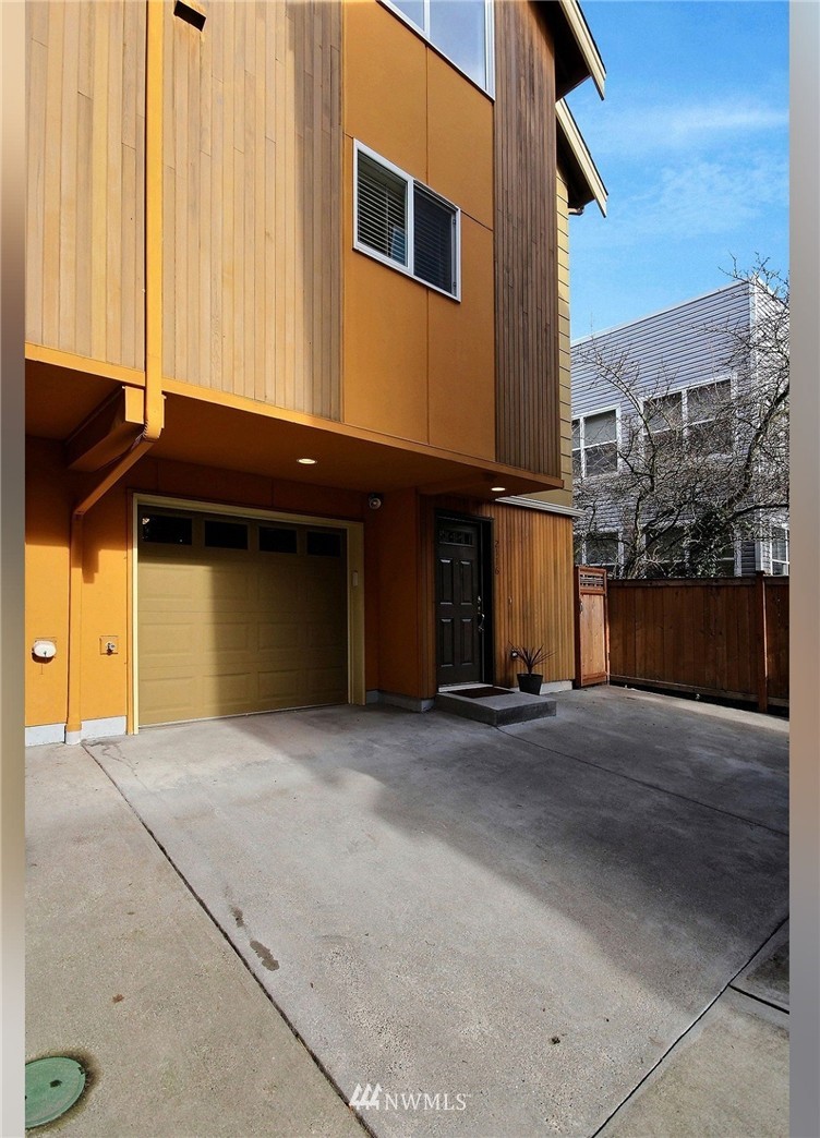 2116 West Ruffner Street Seattle, WA 98199 - Photo 2 of 21 Gallery Image 2