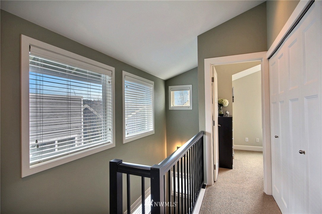 2116 West Ruffner Street Seattle, WA 98199 - Photo 12 of 21 Gallery Image 12