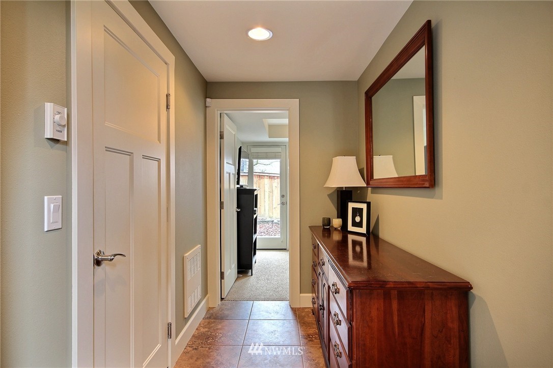 2116 West Ruffner Street Seattle, WA 98199 - Photo 3 of 21 Gallery Image 3
