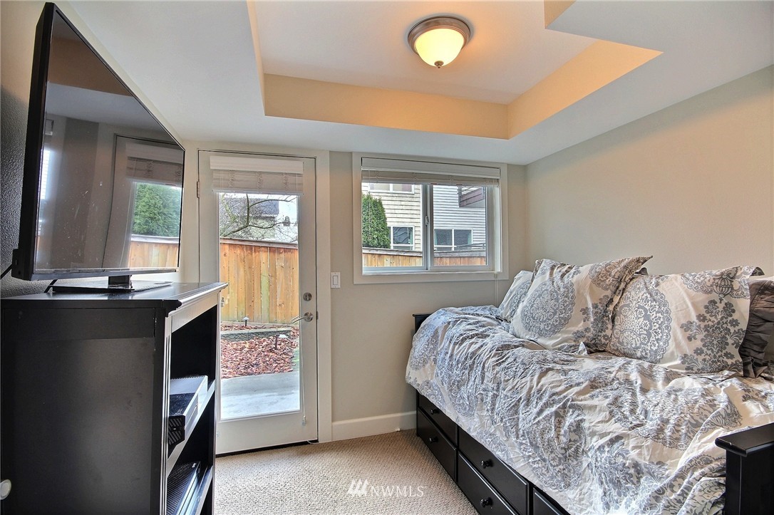 2116 West Ruffner Street Seattle, WA 98199 - Photo 4 of 21 Gallery Image 4