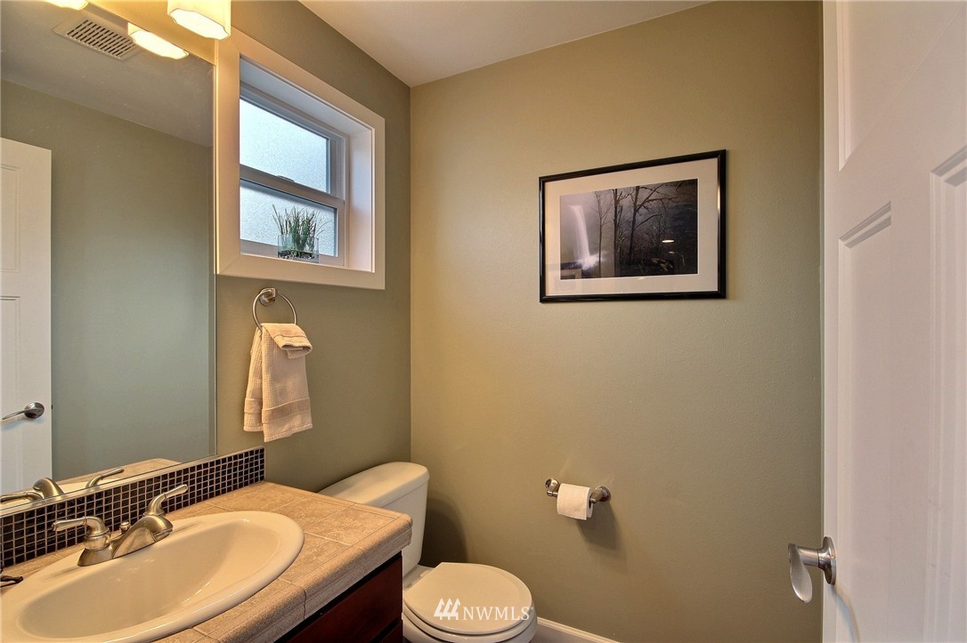 2116 West Ruffner Street Seattle, WA 98199 - Photo 5 of 21 Gallery Image 5