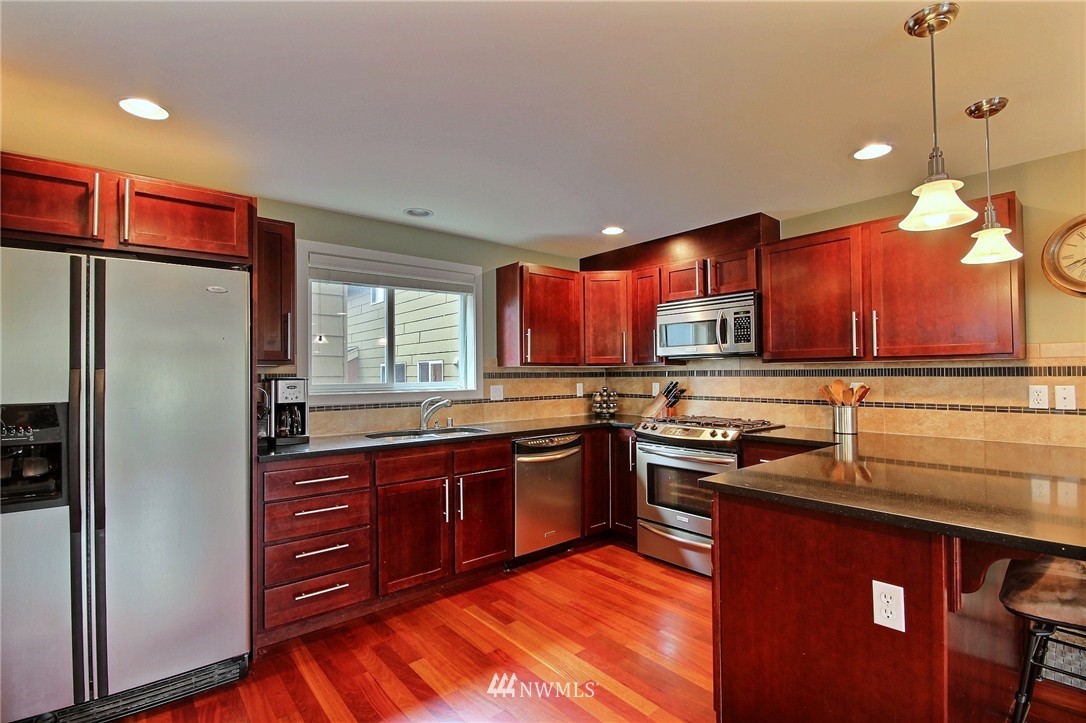 2116 West Ruffner Street Seattle, WA 98199 - Photo 8 of 21 Gallery Image 8