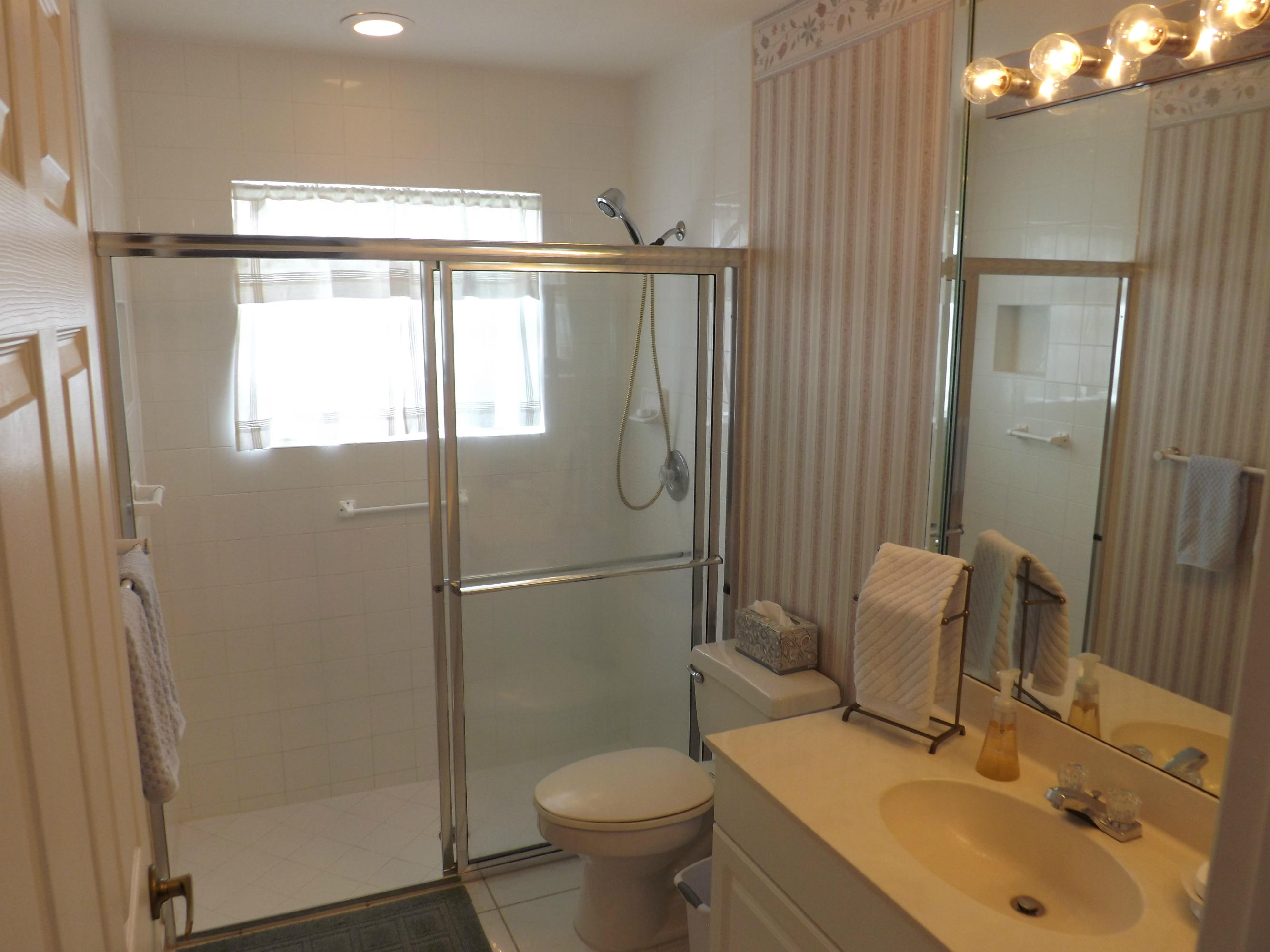 12271 Congressional Avenue Boynton Beach, FL 33437 - Photo 13 of 20 Second Bath