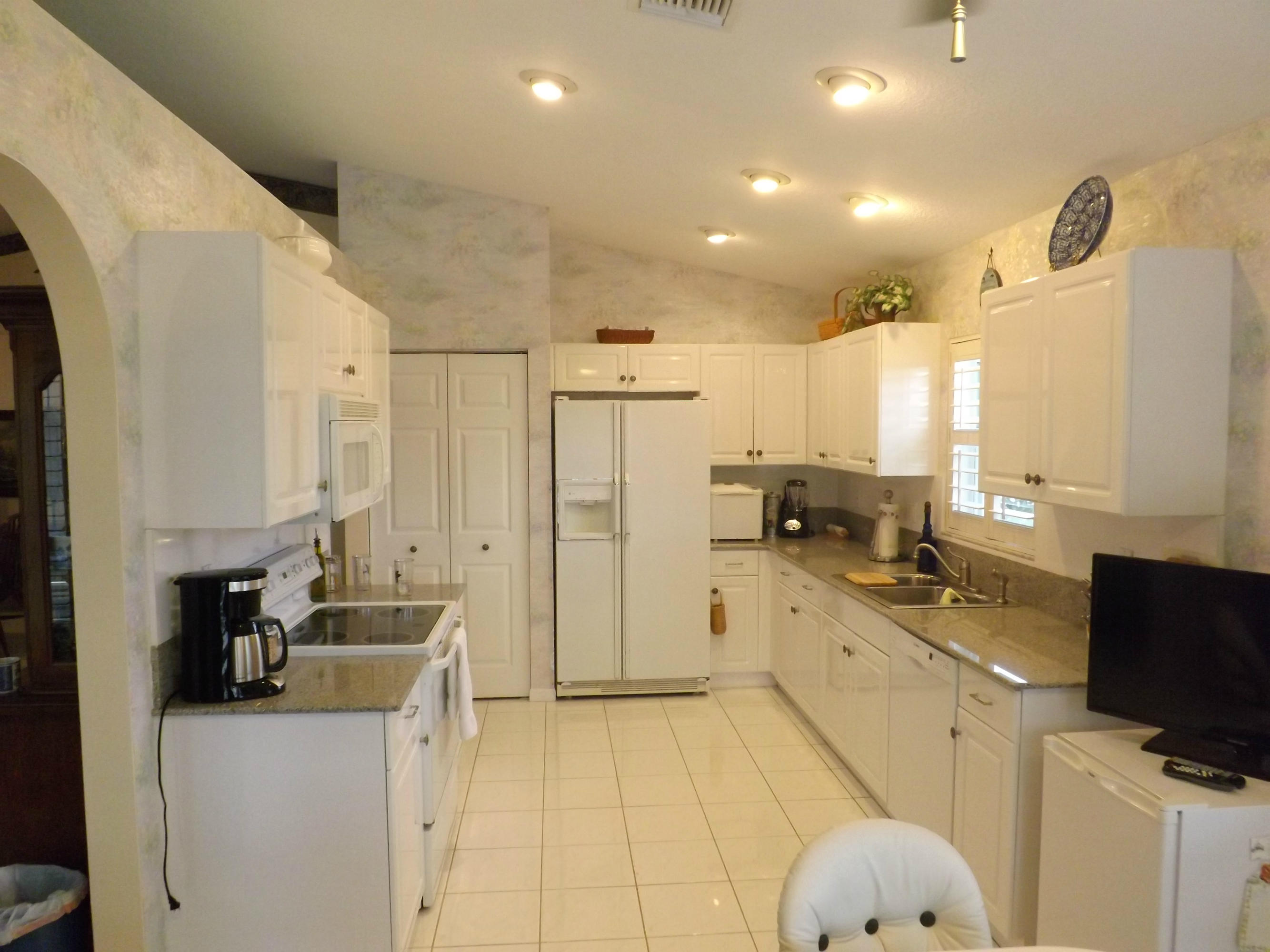 12271 Congressional Avenue Boynton Beach, FL 33437 - Photo 2 of 20 Kitchen