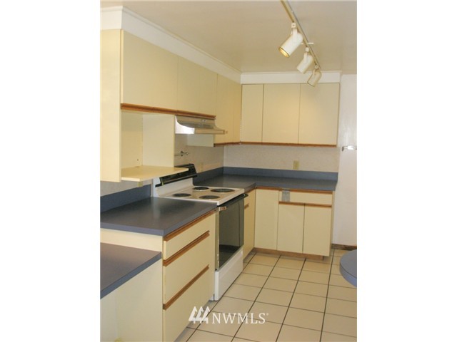 7706 224th Street Southwest Edmonds, WA 98026 - Photo 5 of 9 Gallery Image 5