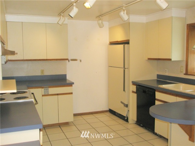 7706 224th Street Southwest Edmonds, WA 98026 - Photo 6 of 9 Gallery Image 6