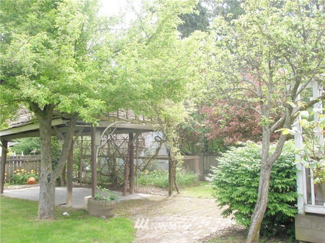 7706 224th Street Southwest Edmonds, WA 98026 - Photo 8 of 9 Gallery Image 8