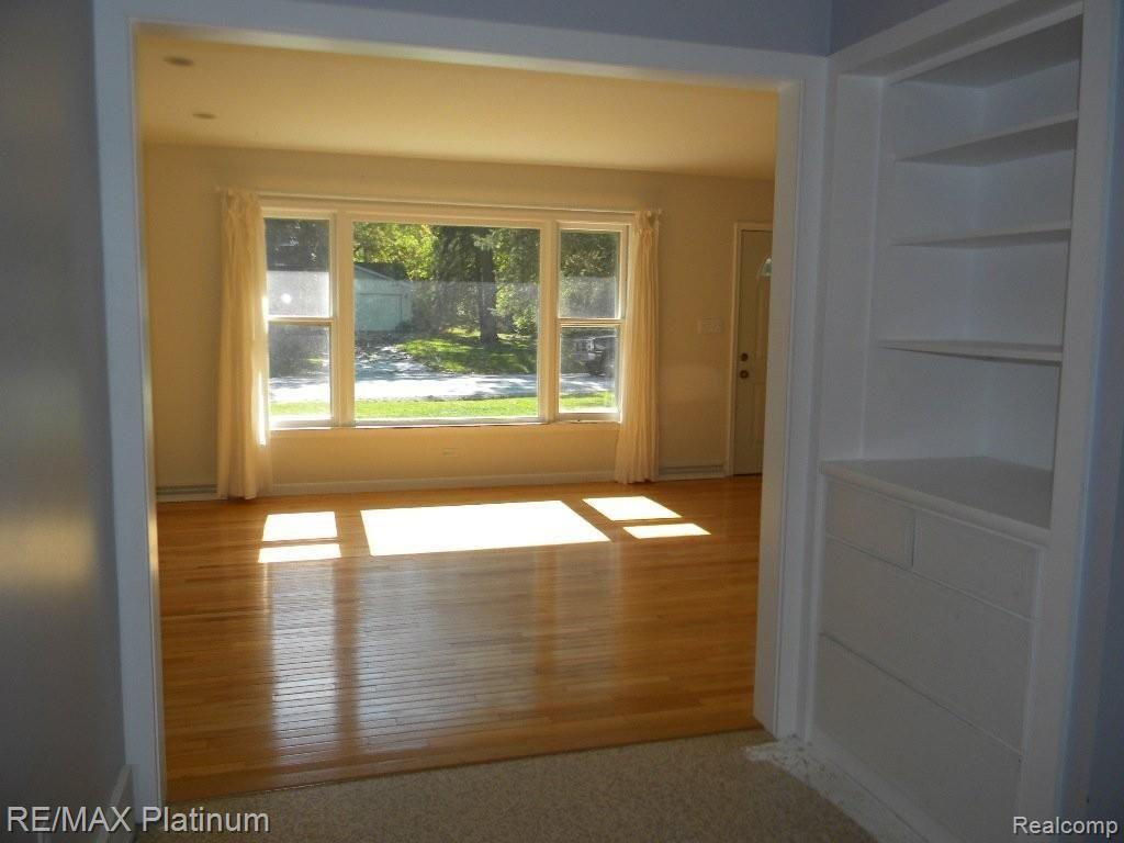Kitchen opens to Living Rm