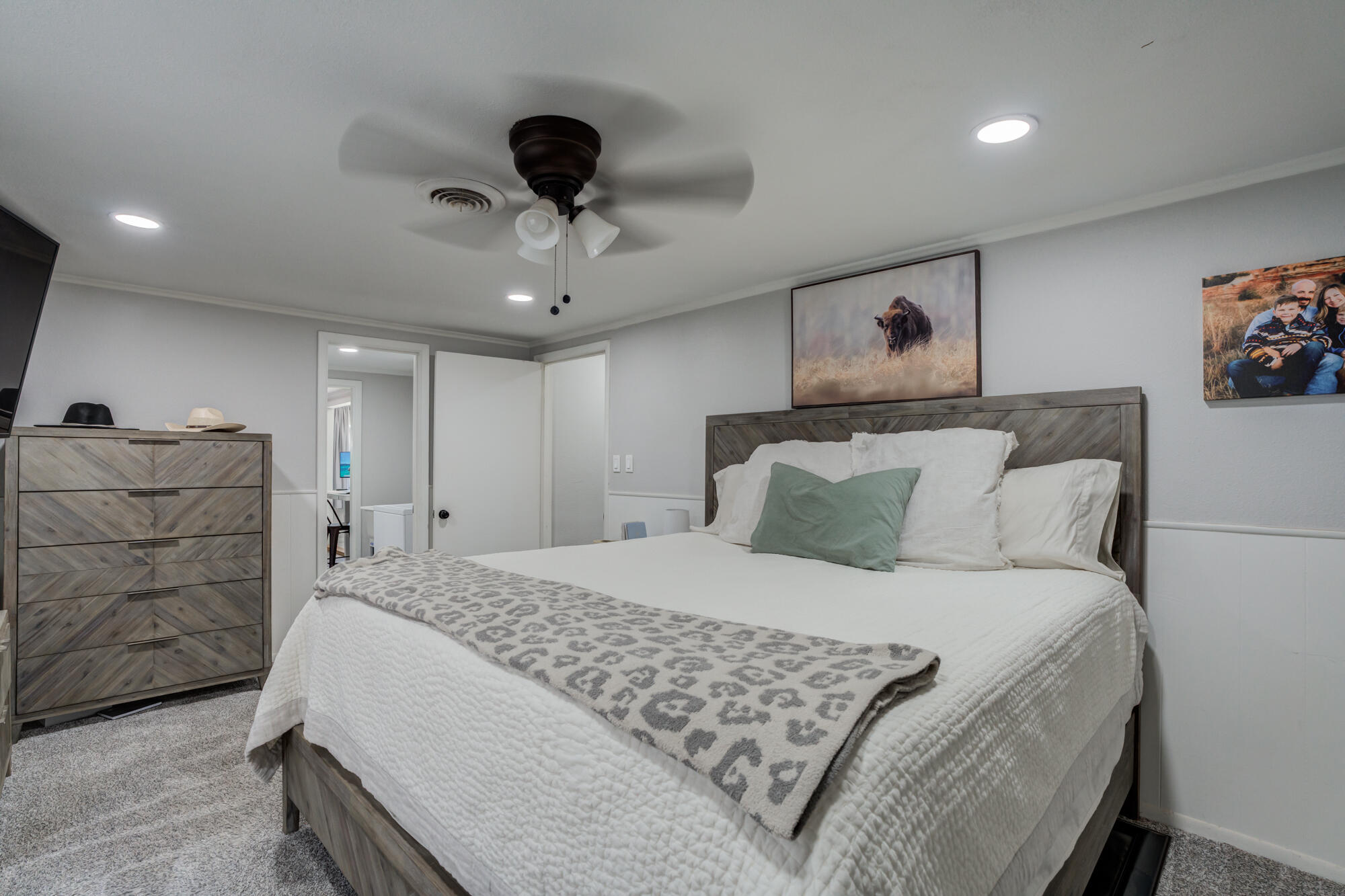 811 Borger Plainview, TX 79072 - Photo 4 of 32 811-Borger_Plainview-TX_22_Primary-Bedro