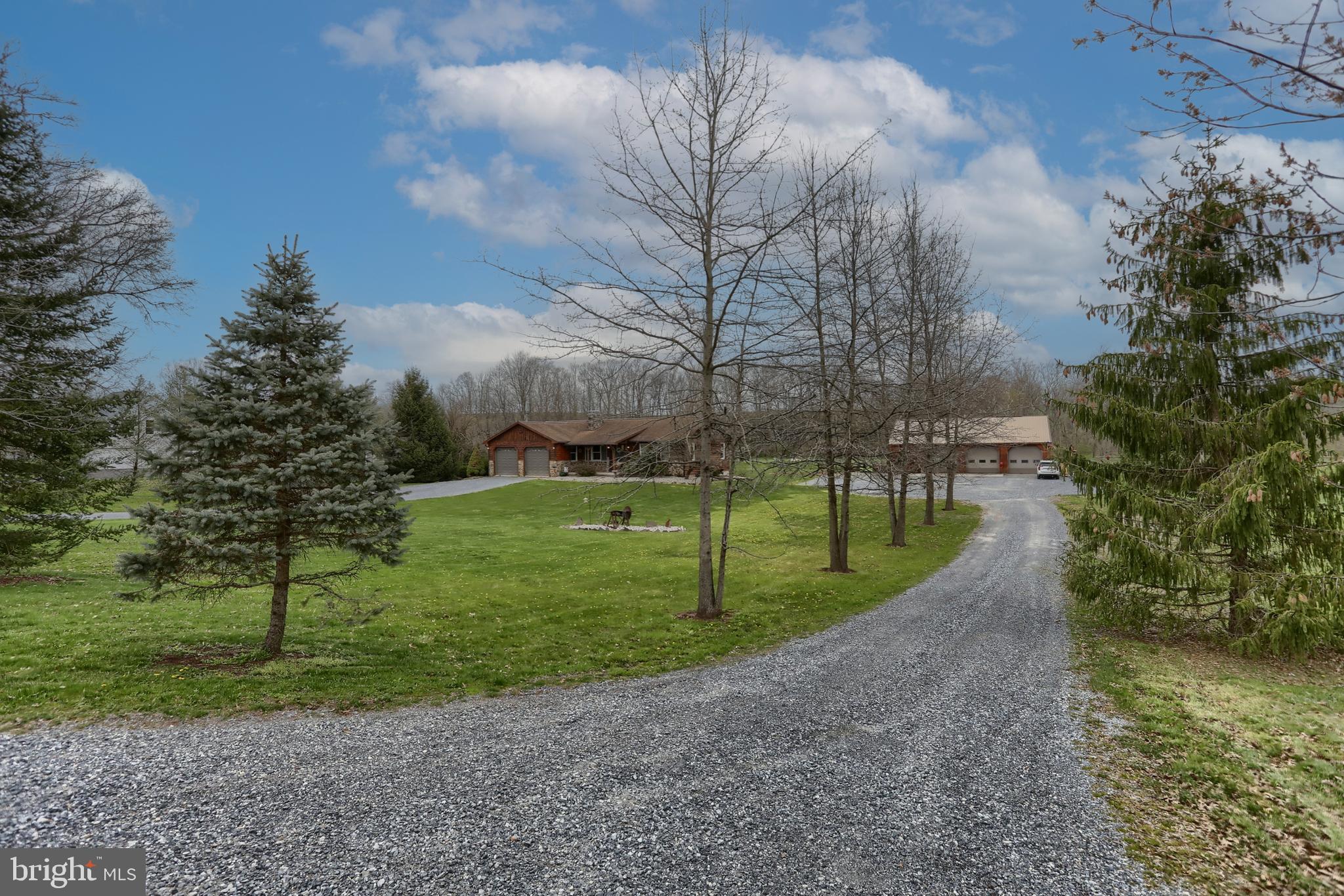 shop has separate driveway