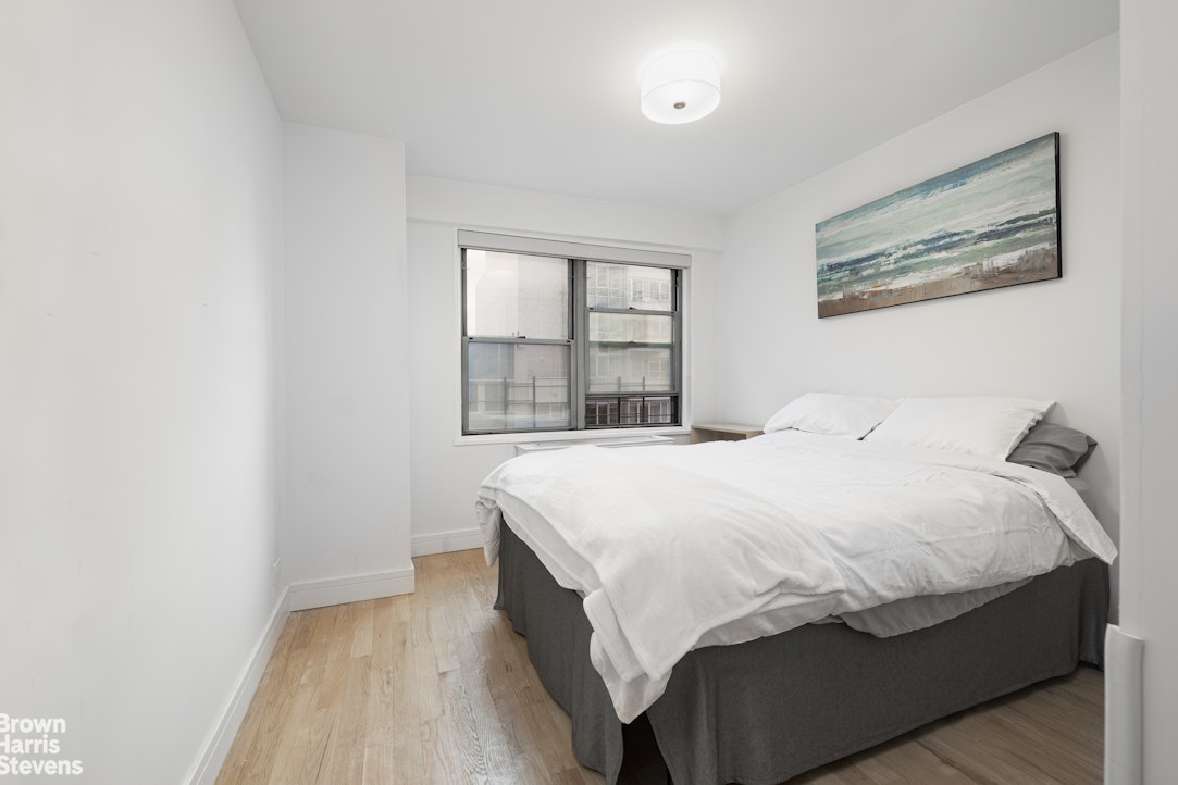 10 West 15th Street, Unit 1014 Manhattan, NY 10011 - Photo 14 of 19 a bedroom with a bed and a window
