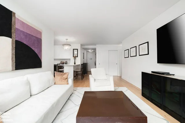 $1,499,000 | 10 West 15th Street, Unit 1014 | Flatiron