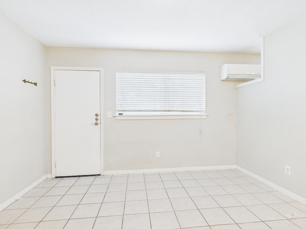 304 East 33rd Street, Unit 10 Austin, TX 78705 - Photo 7 of 28 a view of an empty room with window