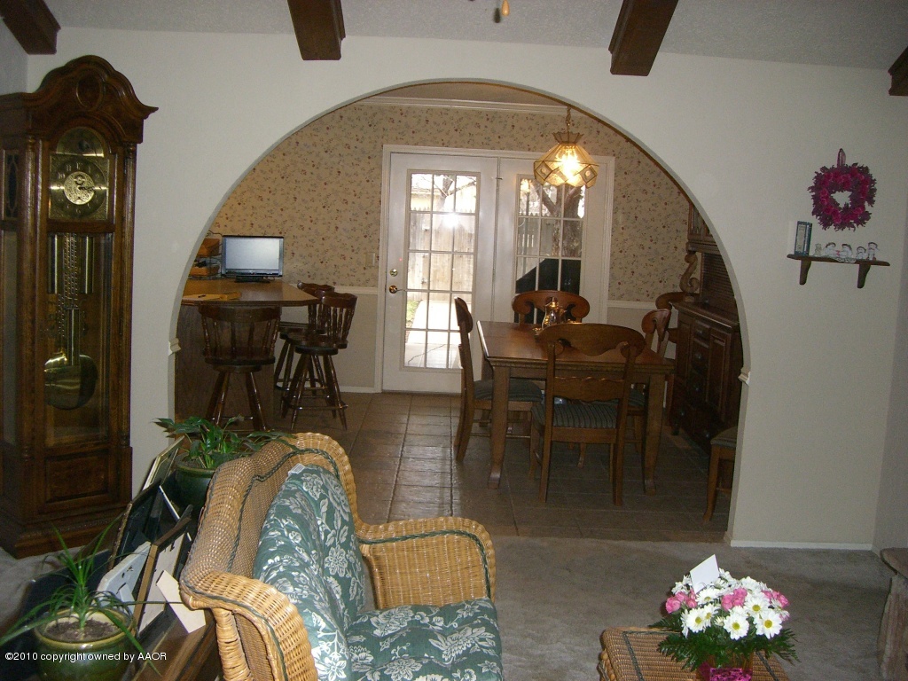 5024 Hillside Road Amarillo, TX 79109 - Photo 17 of 30 Den to Dining Room