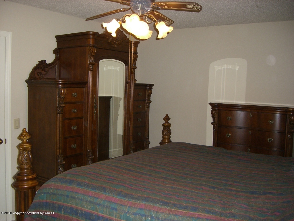 5024 Hillside Road Amarillo, TX 79109 - Photo 23 of 30 Master Bedroom