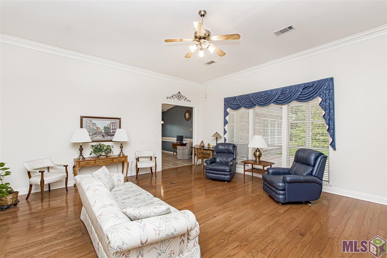 209 Chapel View Court Baton Rouge, LA 70815 - Photo 3 of 19 Living Room