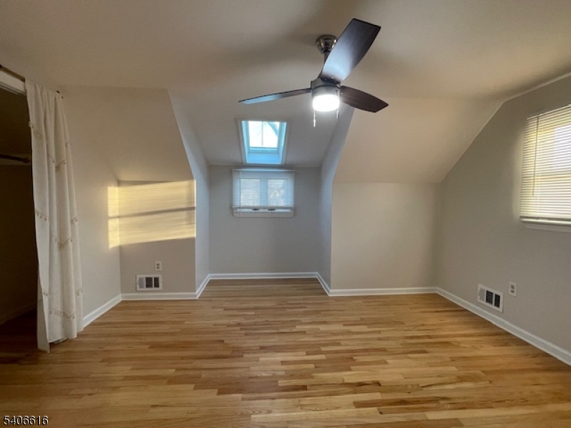 189 McFarlane Road Woodbridge, NJ 07067 - Photo 18 of 35