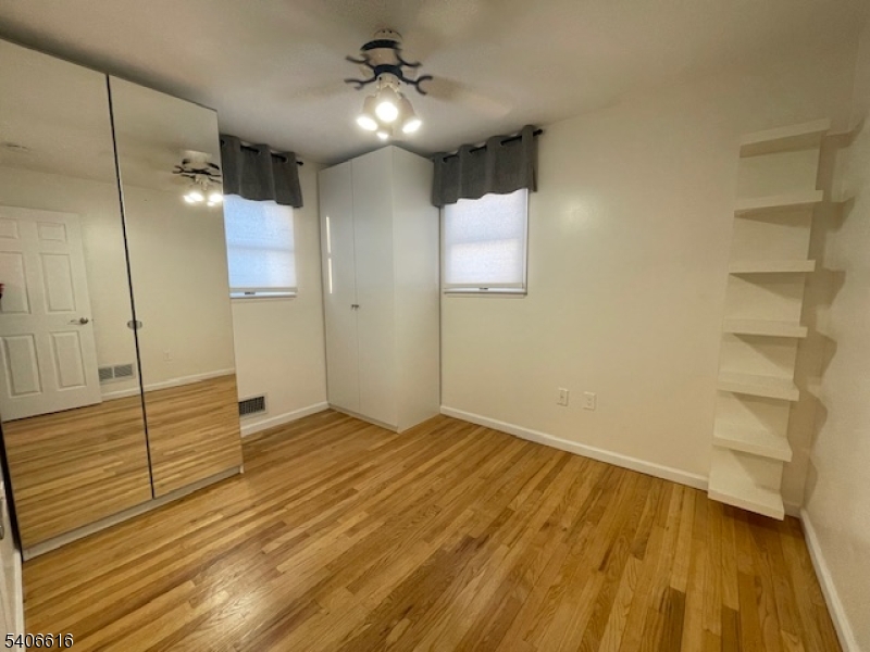 189 McFarlane Road Woodbridge, NJ 07067 - Photo 23 of 35