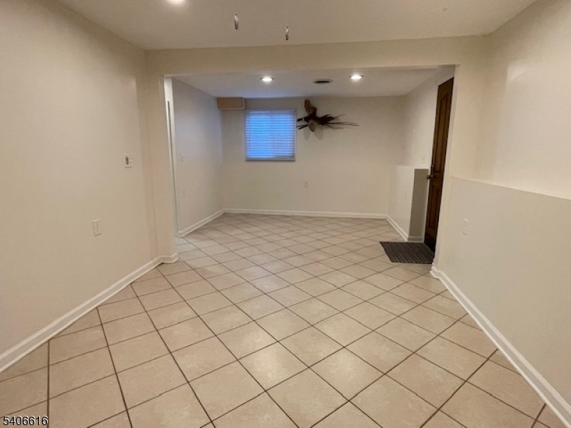 189 McFarlane Road Woodbridge, NJ 07067 - Photo 25 of 35