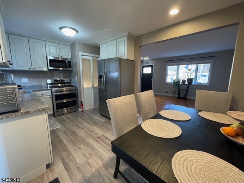 189 McFarlane Road Woodbridge, NJ 07067 - Photo 9 of 35