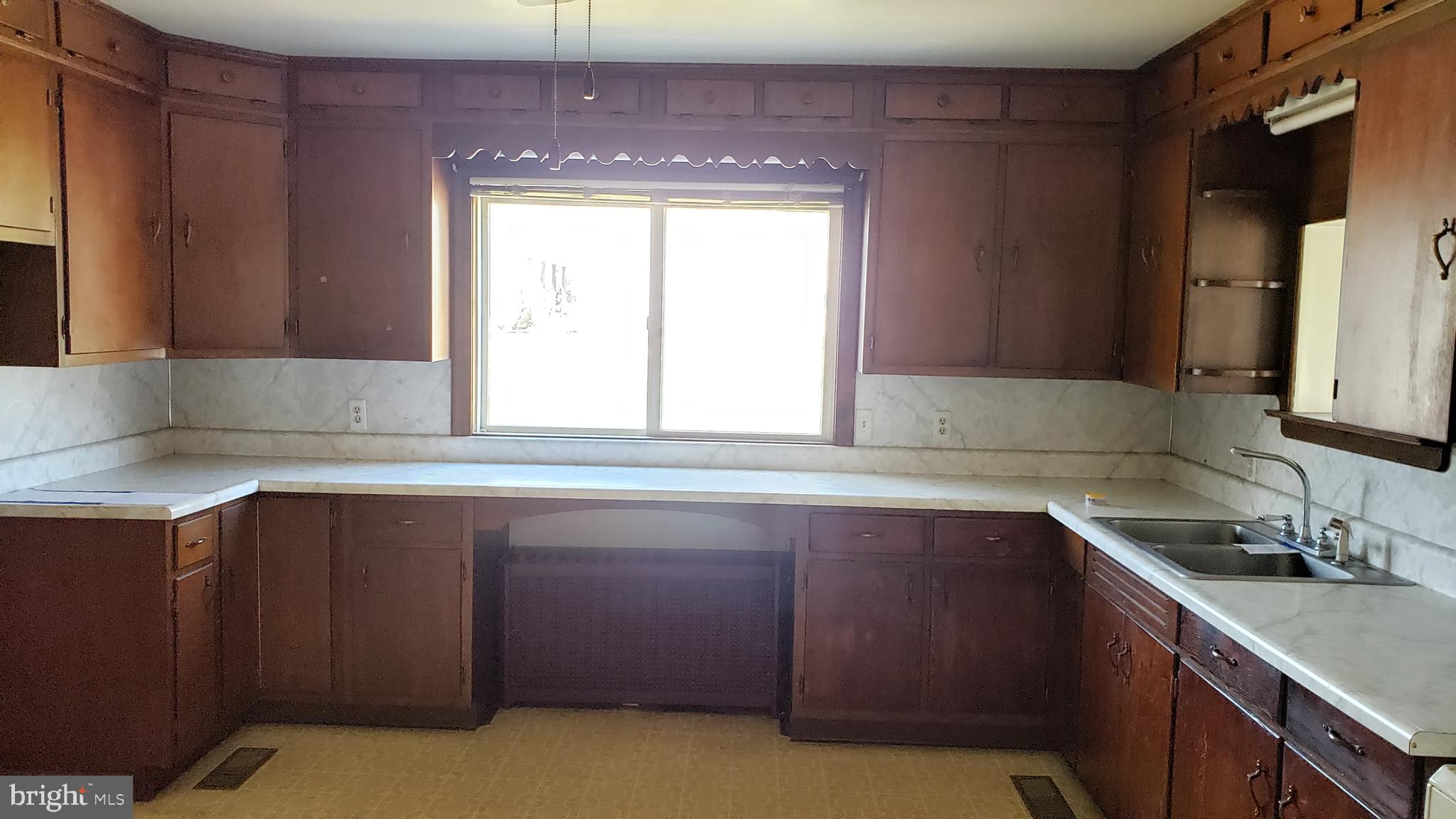 12835 Point Salem Road Hagerstown, MD 21740 - Photo 5 of 13 Kitchen