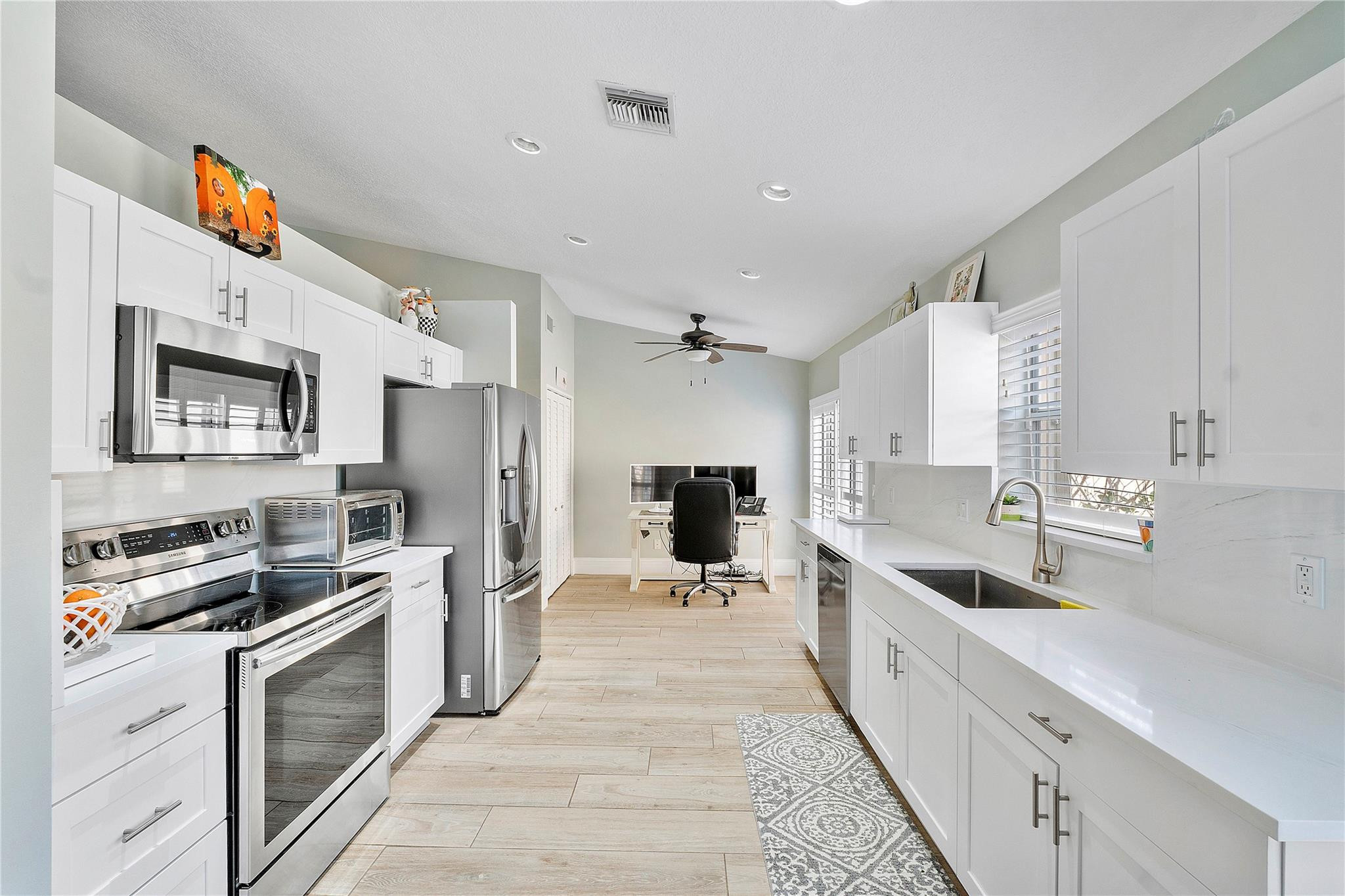 19910 Stockholm Drive Boca Raton, FL 33434 - Photo 6 of 14 Kitchen