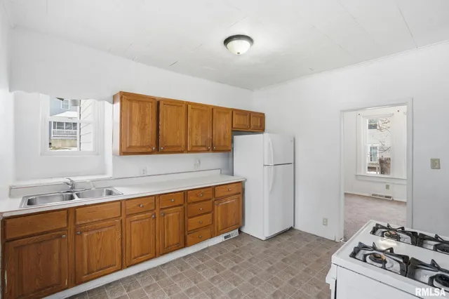 $99,000 | 1306 17th Street, Moline, IL 61265