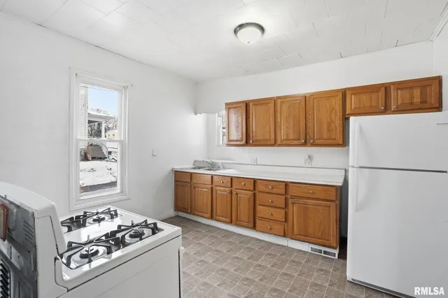 $99,000 | 1306 17th Street, Moline, IL 61265