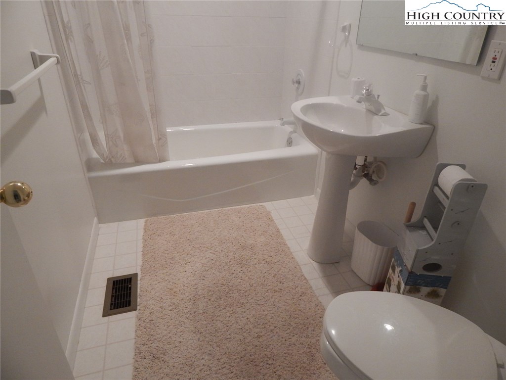 106 Lakeledge Road Beech Mountain, NC 28604 - Photo 13 of 21 Gallery Image 13