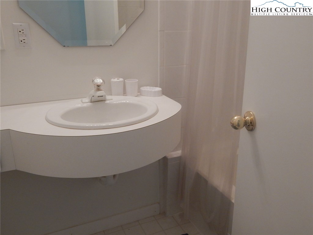 106 Lakeledge Road Beech Mountain, NC 28604 - Photo 7 of 21 Gallery Image 7