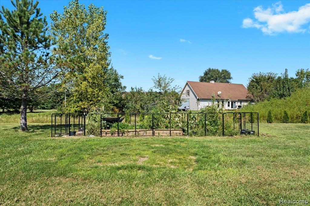 3907 Weatherby Road Stockbridge, MI 49285 - Photo 8 of 33