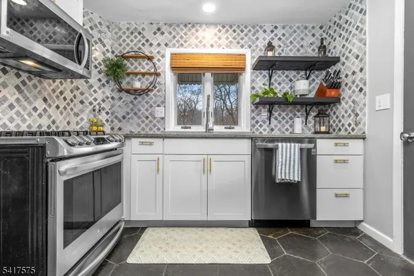$455,000 | 13 Whitehouse Avenue, Whitehouse Station, NJ 08889