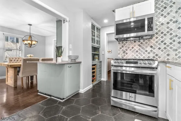 $455,000 | 13 Whitehouse Avenue, Whitehouse Station, NJ 08889