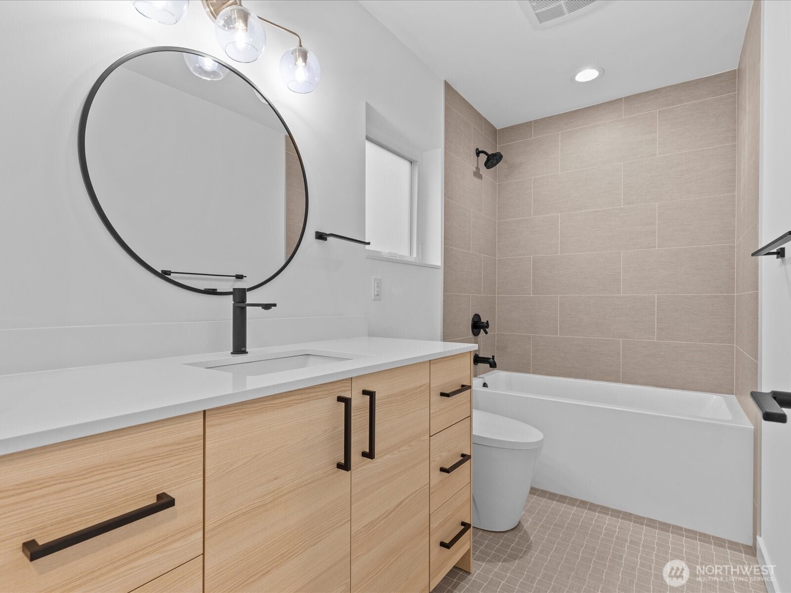 3239 61st Avenue Southwest, Unit B Seattle, WA 98116 - Photo 4 of 31