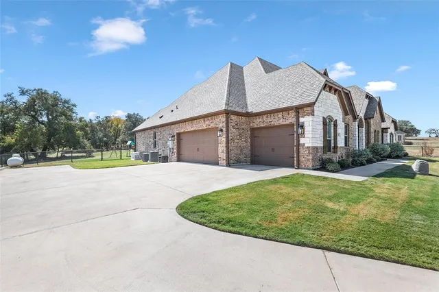 $769,900 | 1012 Alicia Court, Weatherford, TX 76087