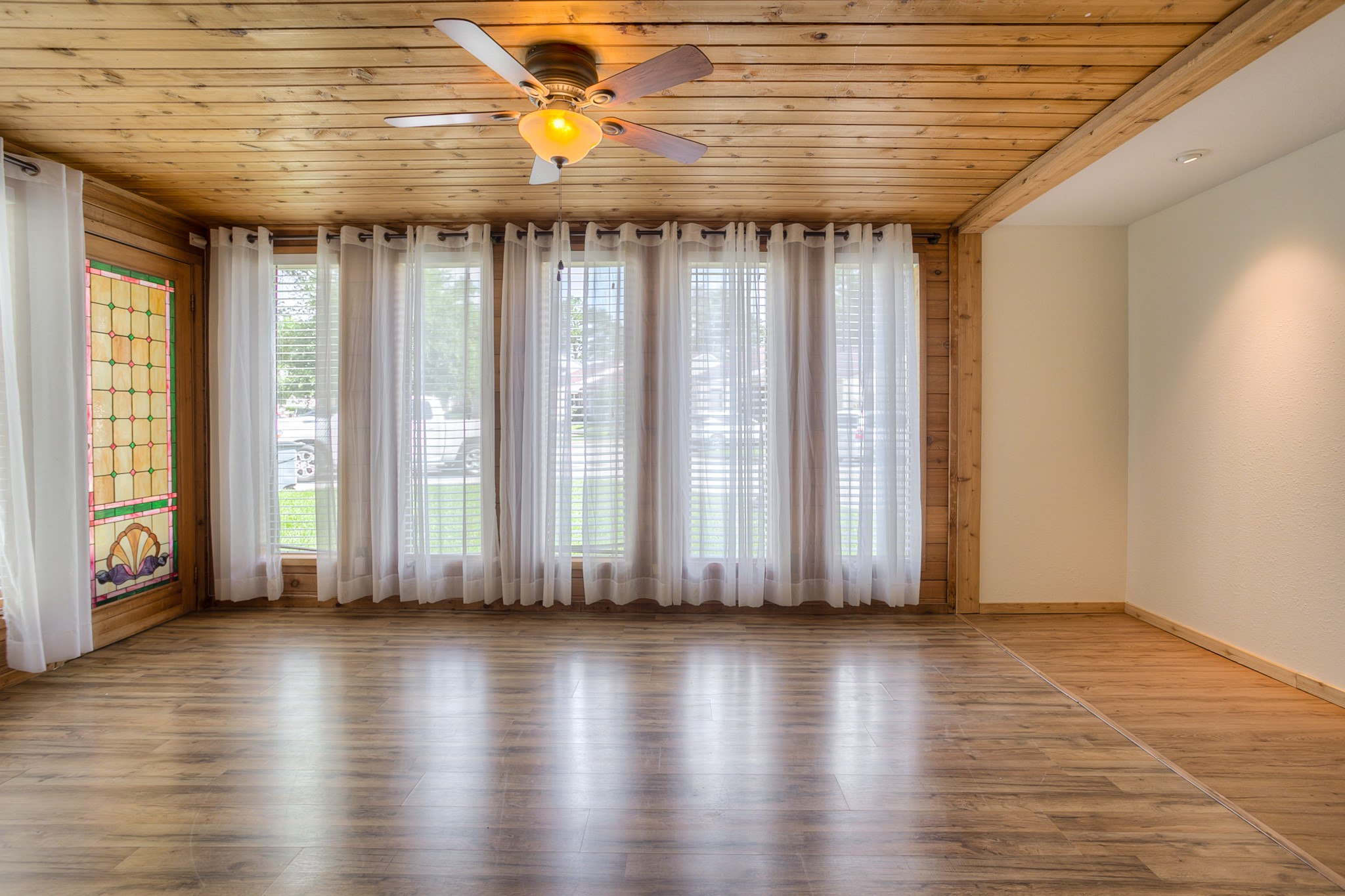 287 Broadmoor Street Trinity, TX 75862 - Photo 10 of 36 Bonus room outside of the living room