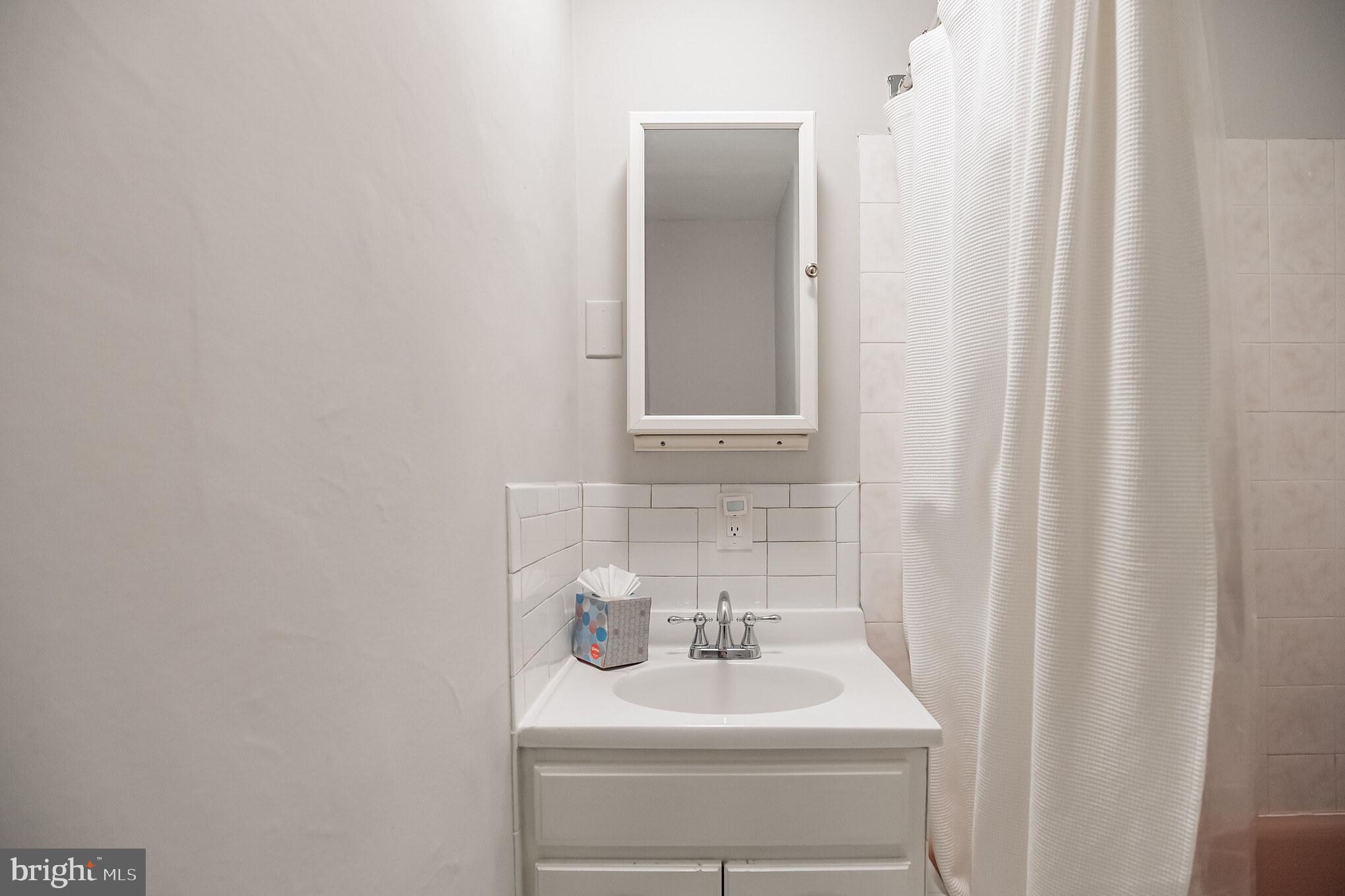 726 South 16th Street Philadelphia, PA 19146 - Photo 15 of 32 2nd floor bathroom
