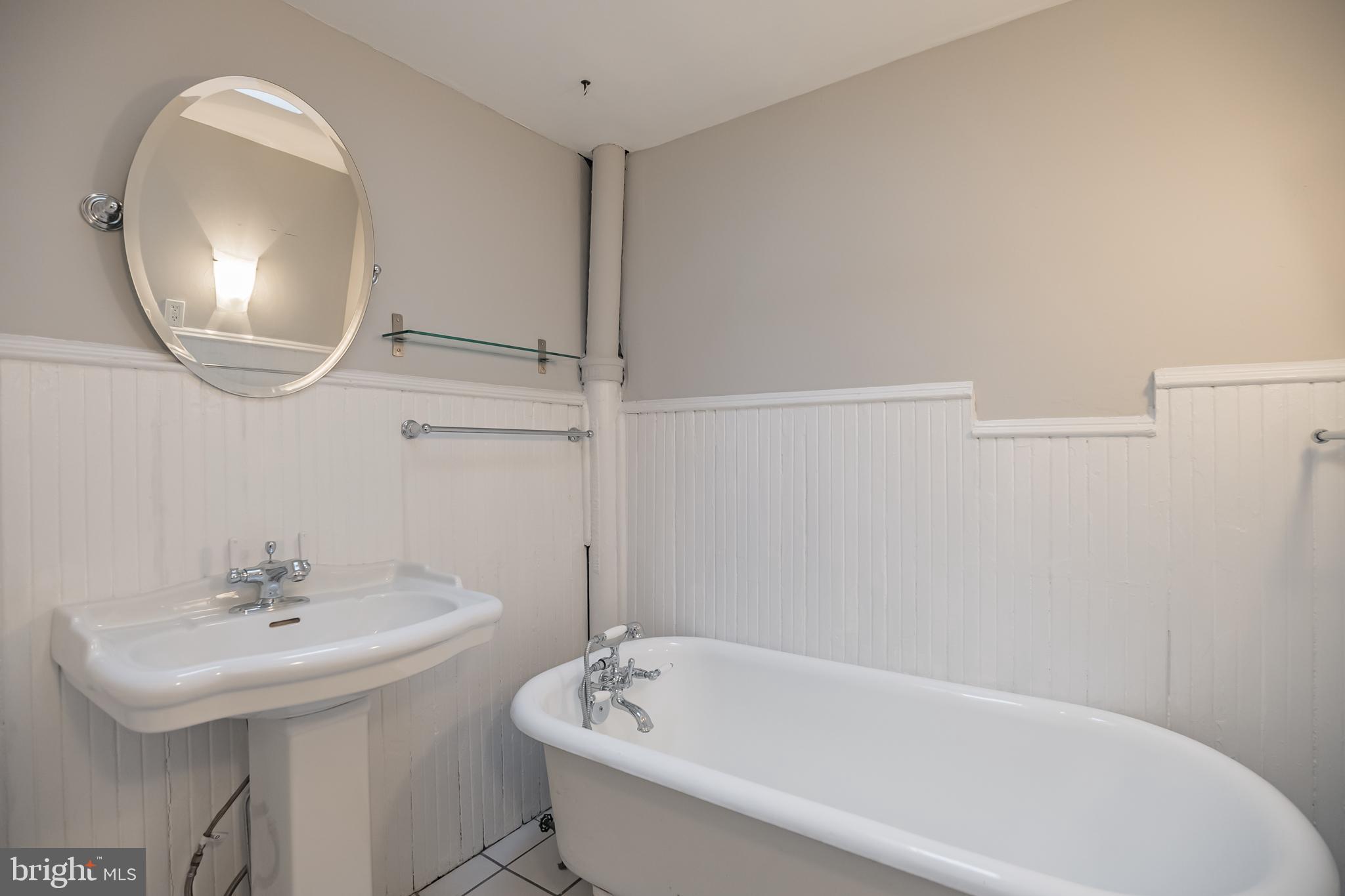 726 South 16th Street Philadelphia, PA 19146 - Photo 19 of 32 4rd floor bathroom