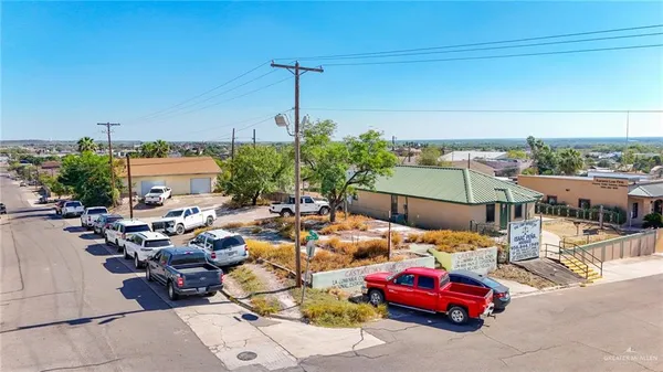 a group of cars parked in a parking lot