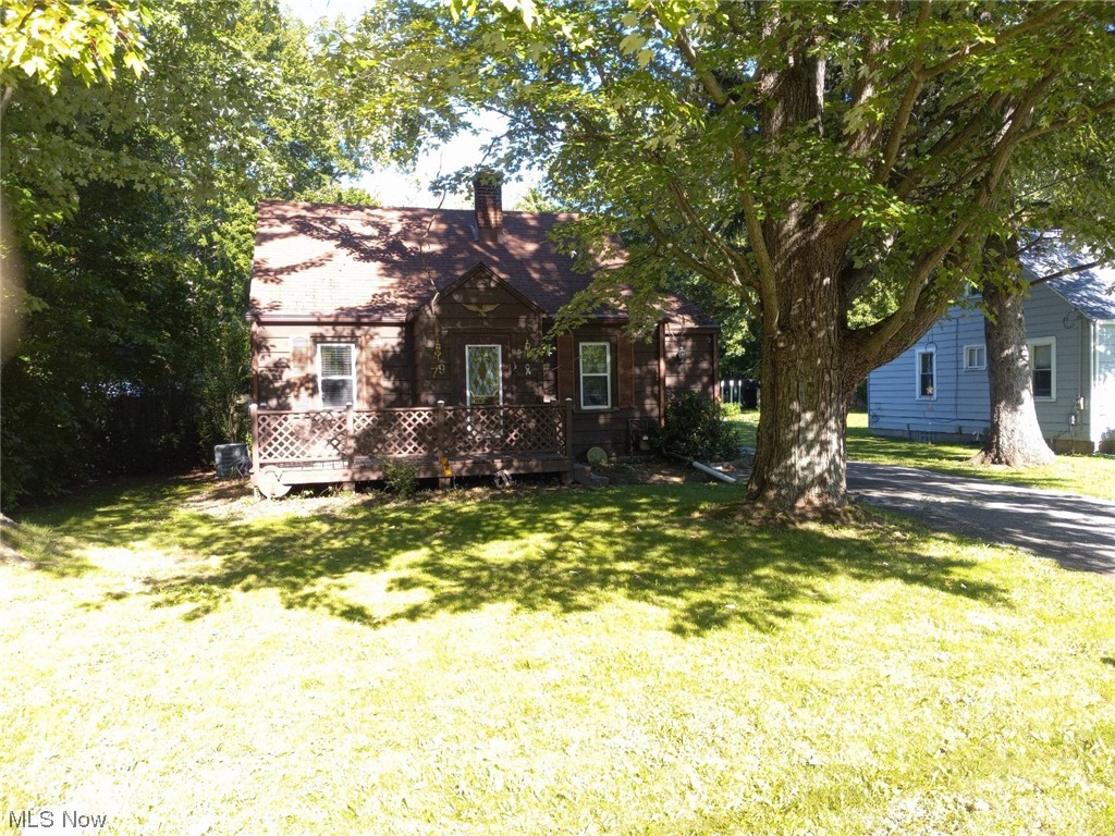 View of front of house featuring a front lawn