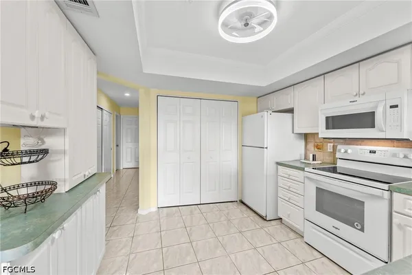 $119,900 | 4728 Orange Grove Boulevard, Unit 10, North Fort Myers, FL 33903