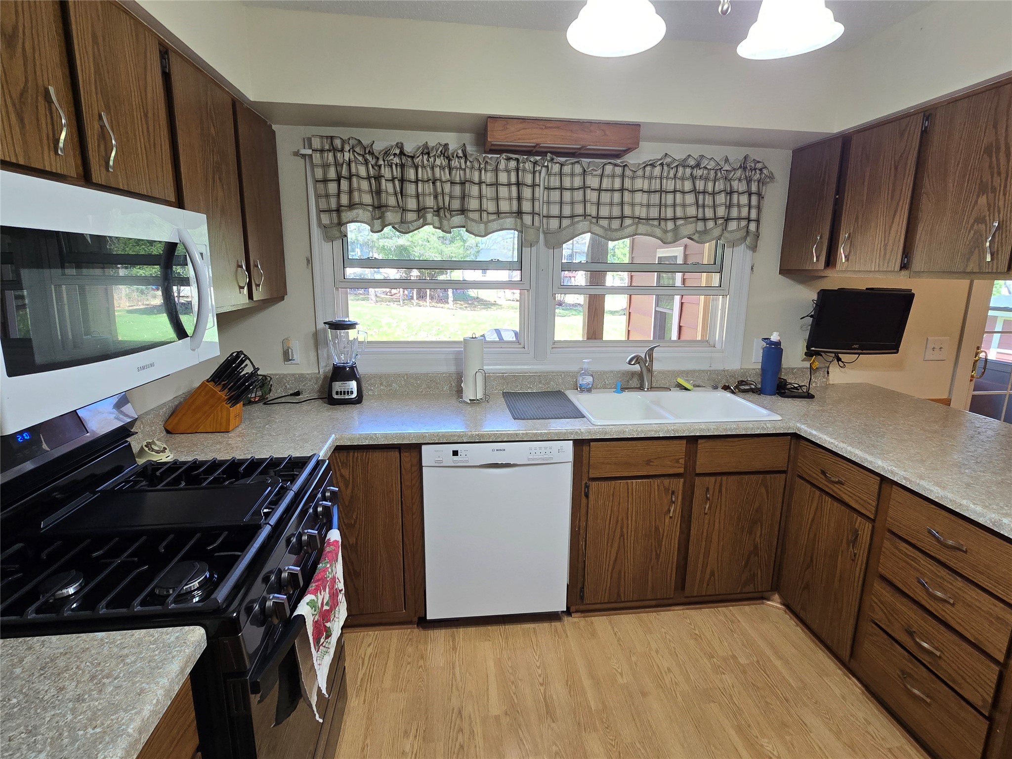903 Mission Drive Rice Lake, WI 54868 - Photo 15 of 37