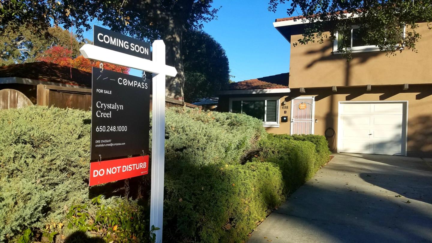 698 Danforth Drive Sunnyvale, CA 94087 - Photo 4 of 23 a sign that is on the side of a road