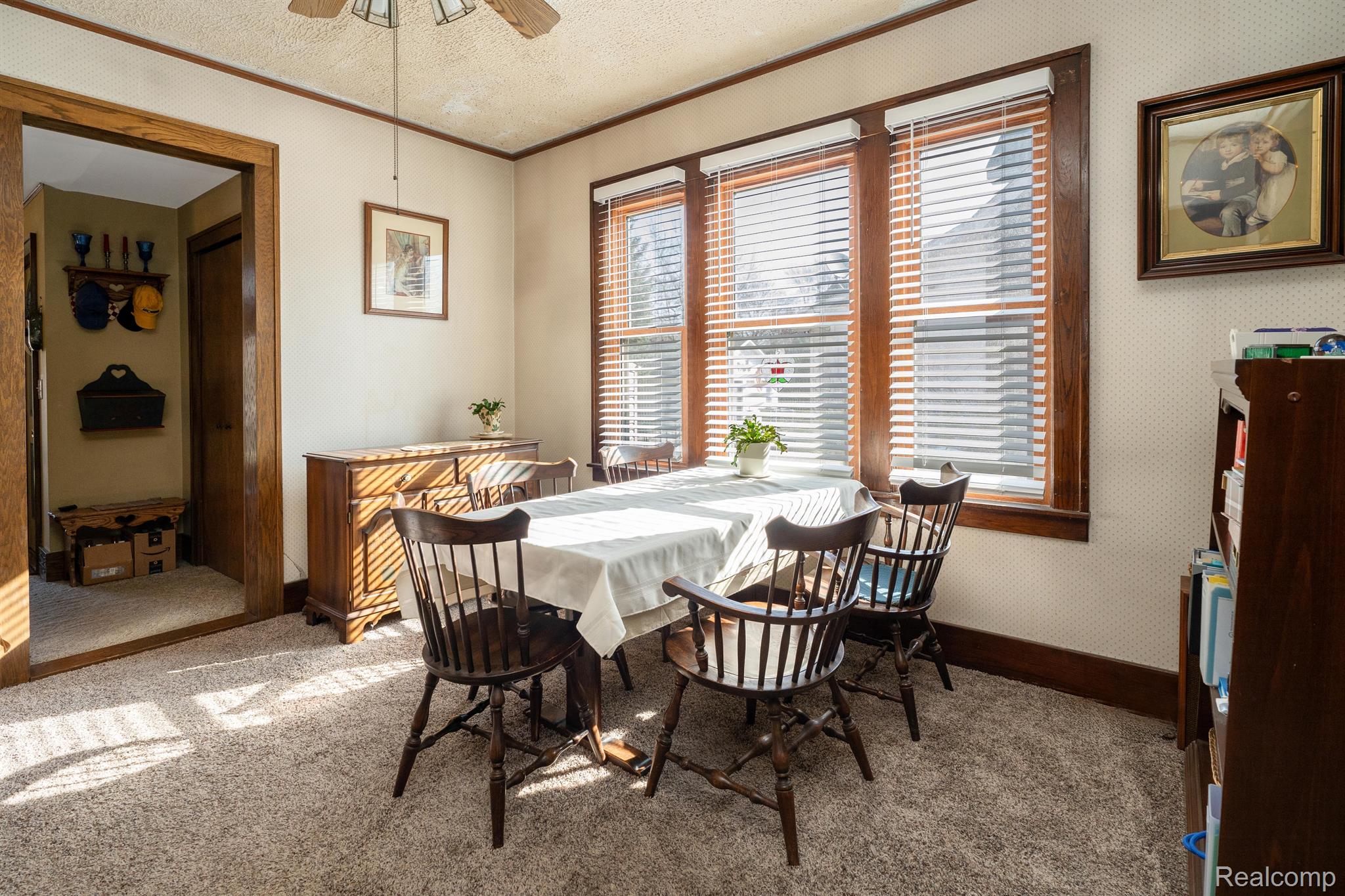 8675 Canal Road Sterling Heights, MI 48314 - Photo 8 of 48 Light-filled dining room