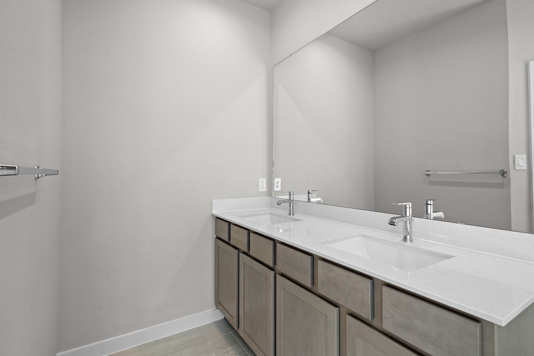 3023 Boulder Rdg Drive Rosenberg, TX 77471 - Photo 14 of 34 a bathroom with a sink and a mirror